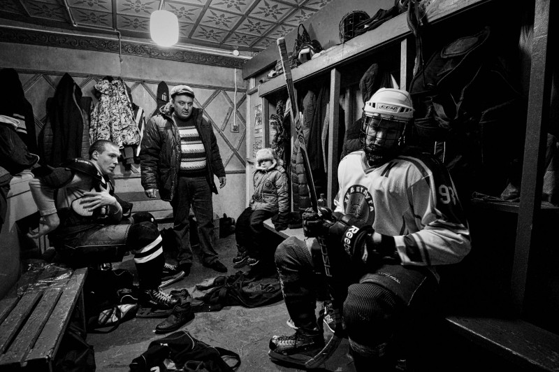 Bộ ảnh Vetluga's Hockey của nhiếp ảnh gia Vladimir Pesnya - Nguồn Internet
