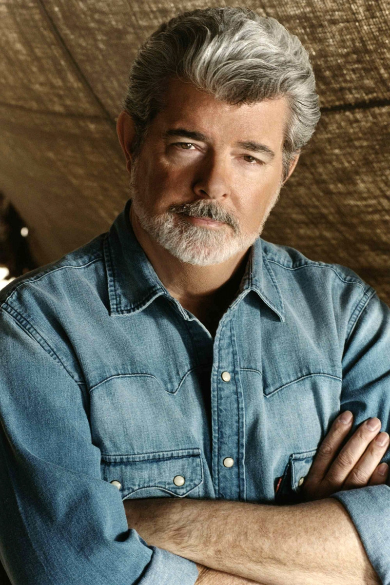 George Lucas - là một nhà sản xuất phim, đạo diễn, diễn viên, tác giả kịch bản người Mỹ và là chủ tịch của hãng Lucasfilm.