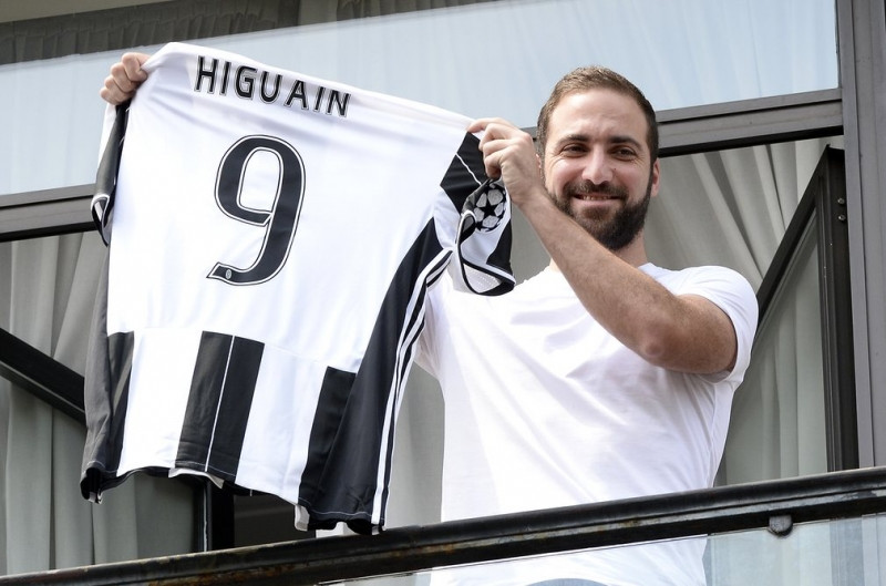 Gonzalo Higuain: Napoli sang Juventus, 2016 giá 75.3 triệu bảng