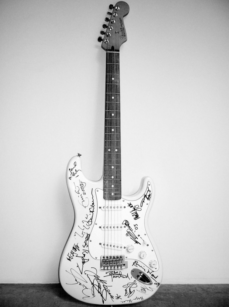 Reach out to Asia Fender Stratocaster