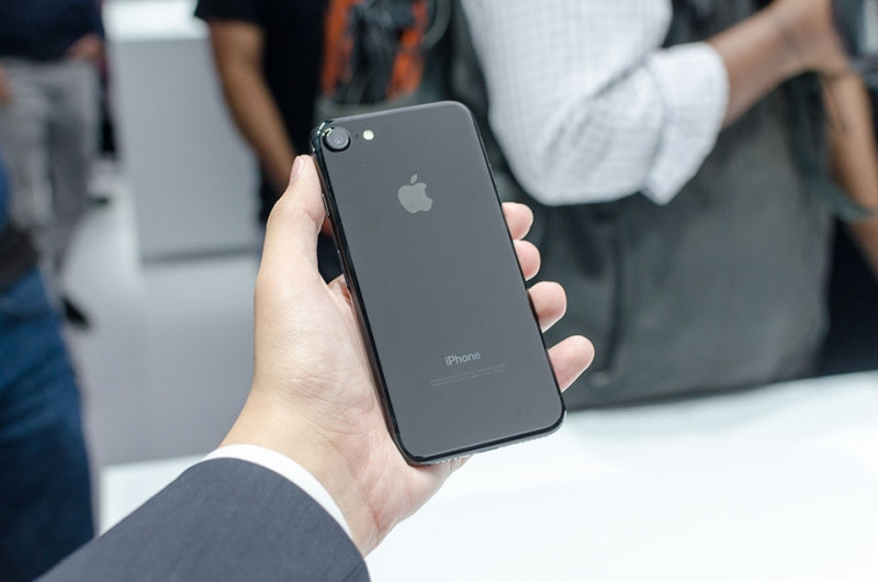 iPhone 7 Plus Jet Black thường xuyên cháy hàng tại các Apple Store