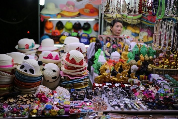 Các mặt hàng ở chợ đêm Nha Trang rất phong phú và đa dạng