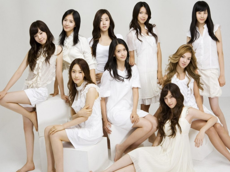 Trước khi ra mắt nhóm có tên là Super Girls