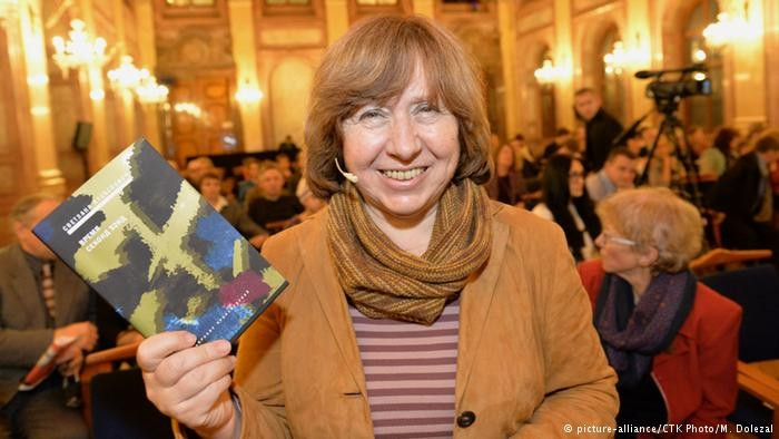 Alexievich là nhà văn nữ đạt giải Nobel Văn học năm 2015.