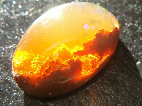 Đá opal cam rực ánh mặt trời