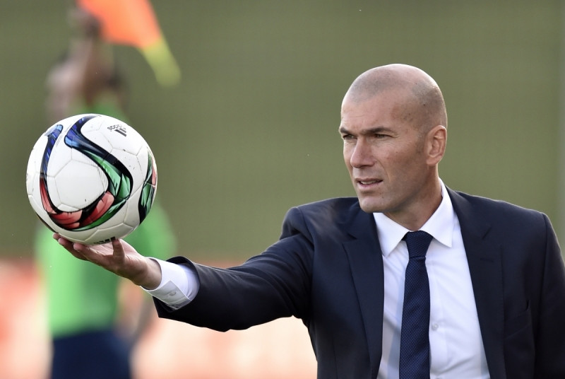 Zinedine Zidane (8 triệu bảng/ năm)