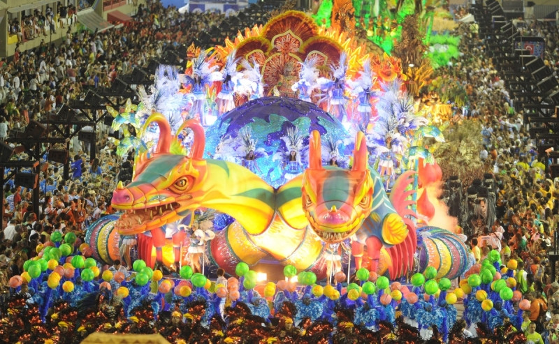 Tháng 2: Lễ hội Carnival - Rio de Janeiro, Brazil
