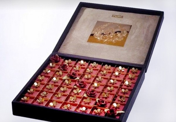 Chocolate đính Swarovski (10.000 USD - 212,7 triệu đồng)