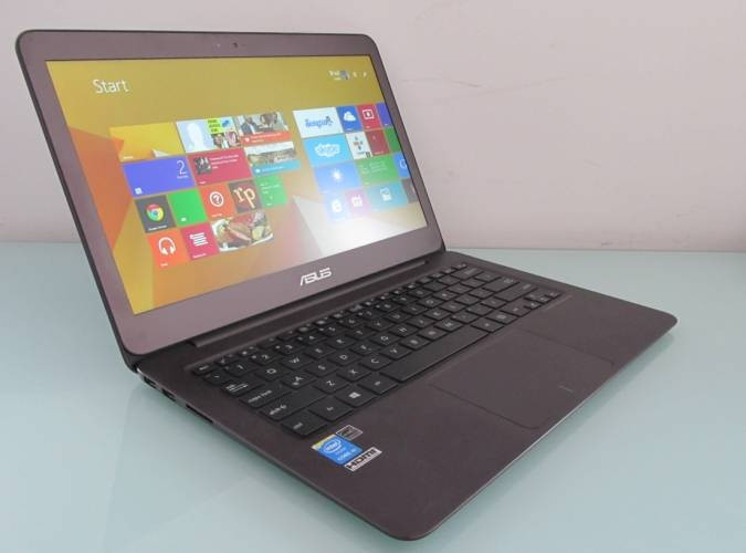 Zenbook UX305 là một trong những mẫu laptop sử dụng Core M hiếm trên thị trường