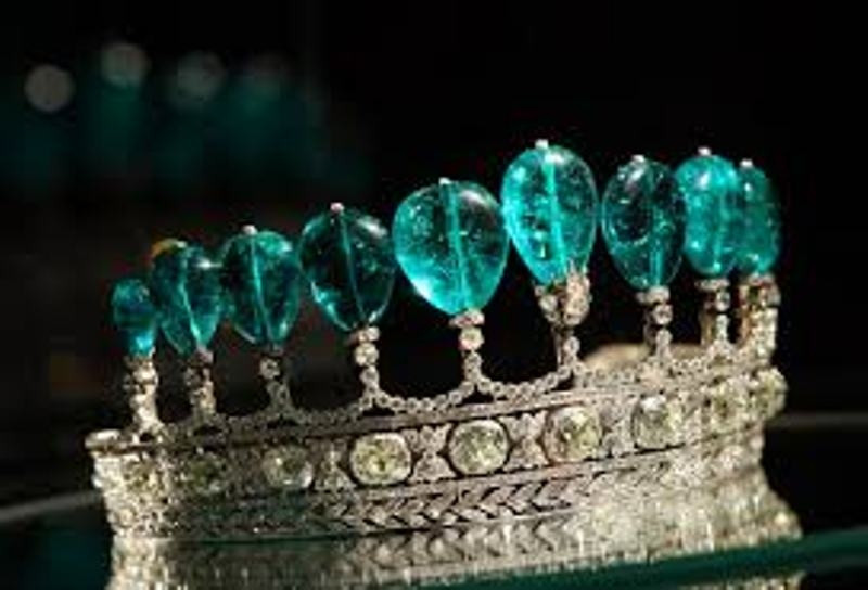 Emerald and Diamond Tiara – 12,7 triệu USD