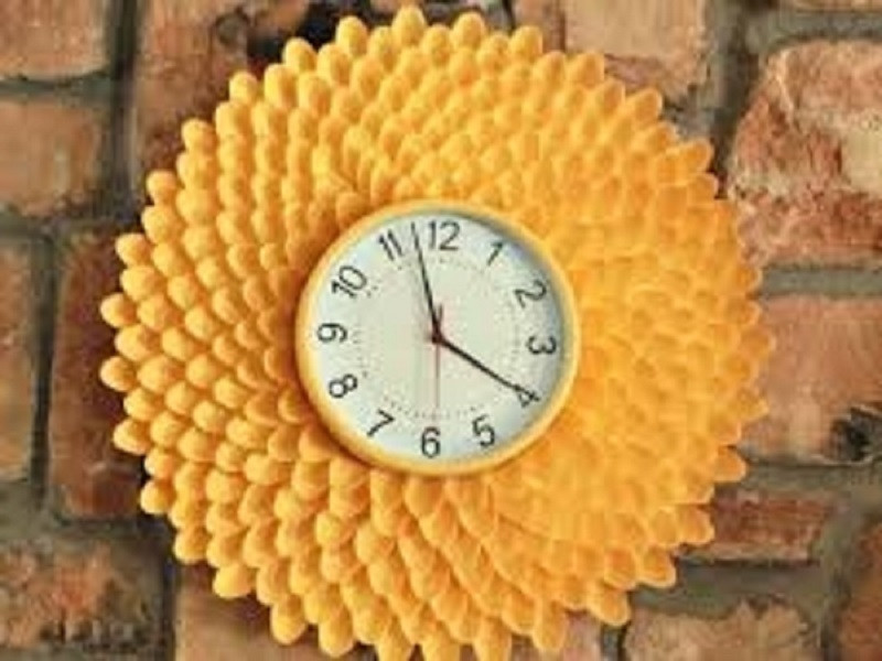 Đồng hồ hoa cúc mang màu nắng lãng mạn