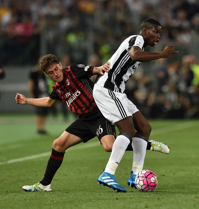 Calabria đang tranh chấp với Pogba