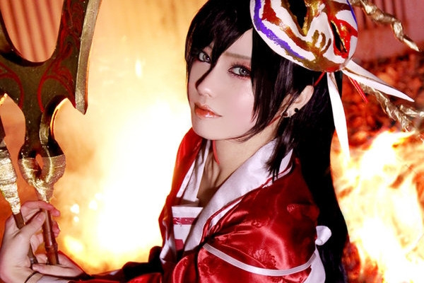 Ekiholic cosplay Akali Huyết Nguyệt