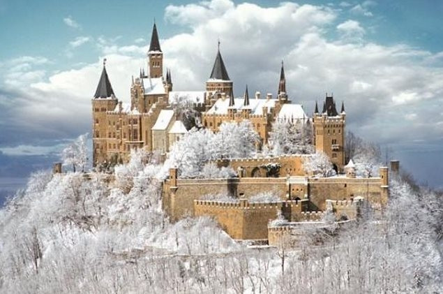 Lâu đài Hohenzollern mê hoặc trong tuyết trắng