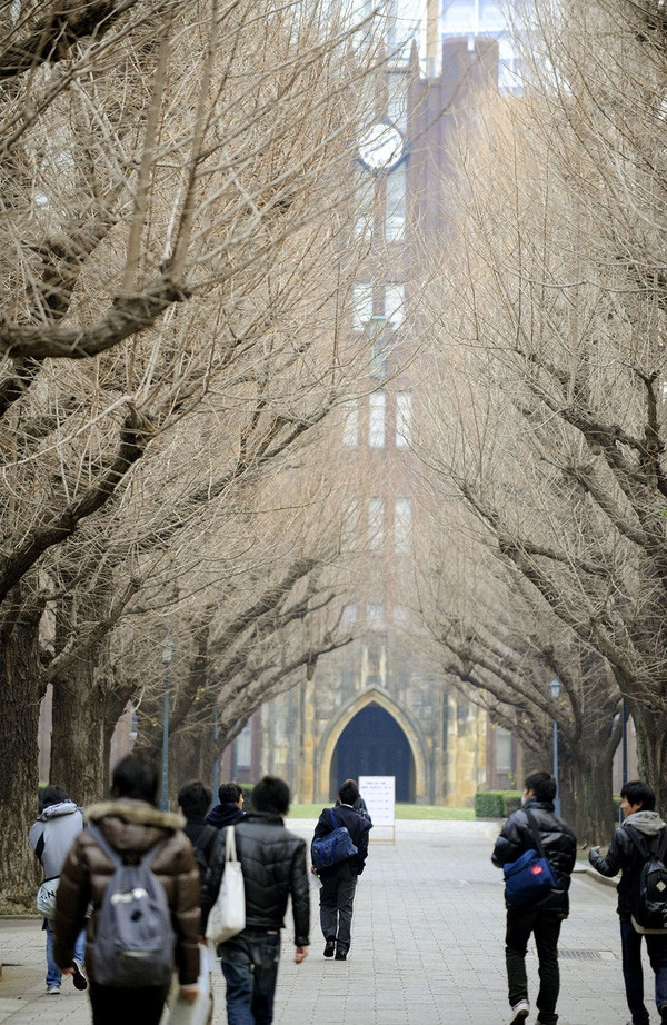 Đại học Tokyo là trường đại học lớn nhất và có lịch sử lâu đời nhất xứ sở hoa anh đào