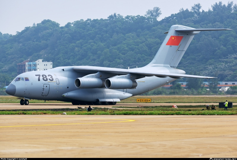 Máy bay chiến lược hạng nặng Xian Y-20.