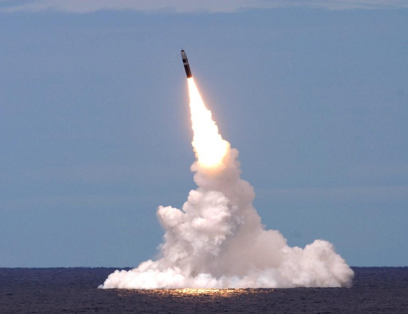 Tên lửa đạn đạo hạt nhân dưới nước JL-2.