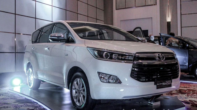 Toyota Innova: 880 xe