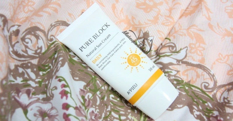 A'pieu Pure Block Natural Sun Cream Daily (Giá tham khảo: Khoảng 180.000 VND/ 50ml)