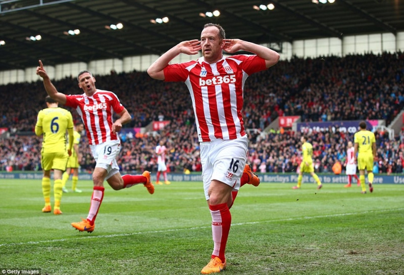 Charlie Adam đang cống hiến cho Stoke City