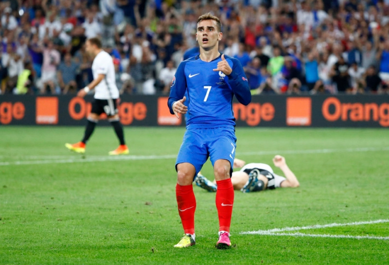 Griezmann ăn mừng với điệu nhảy quen thuộc