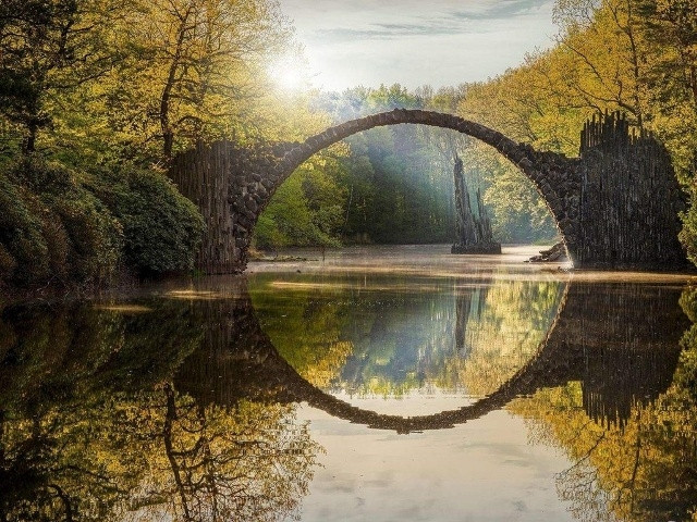 Cầu đá Rakotzbrücke của Đức
