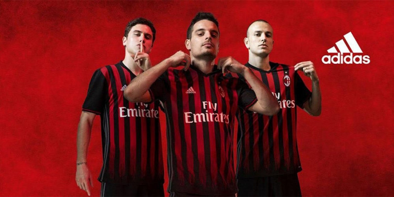 Trang phục sân nhà của AC Milan