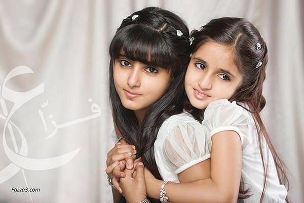 Công chúa Salama ( bên trái) của Dubai
