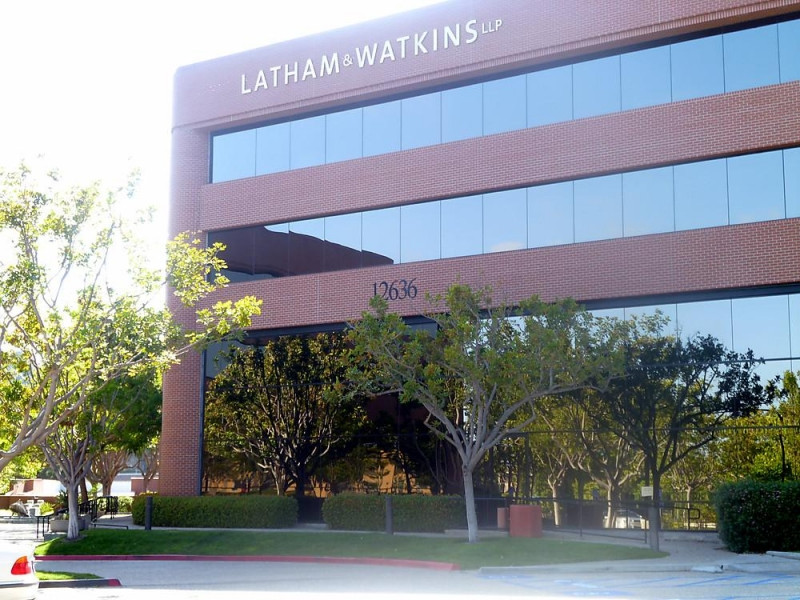Latham & Watkins vừa là tên công ty cũng vừa là tên 2 người đồng sáng lập