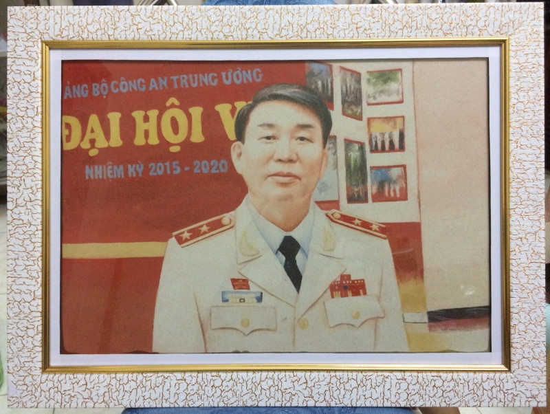 Chân Dung Trung Tướng Trần Bá Thiều tại Công ty tranh cát Hồ Quang