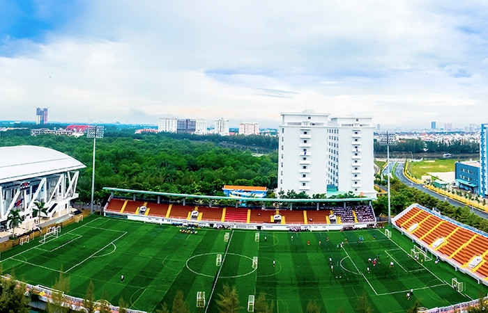 Khuôn viên sân vận động đạt chuẩn 3 sao của Đại học Tôn Đức thắng
