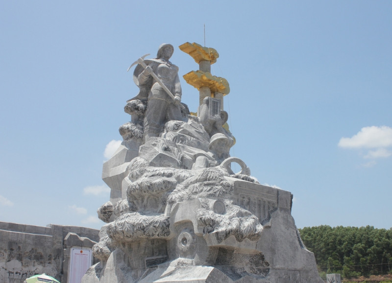Tượng đài ở Truông Bồn, huyện Đô Lương, tỉnh Nghệ An