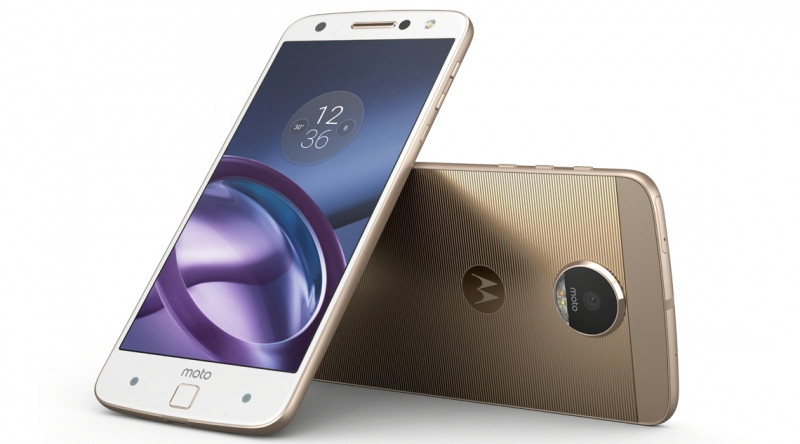 Mặt trước và sau của Motorola Moto Z.