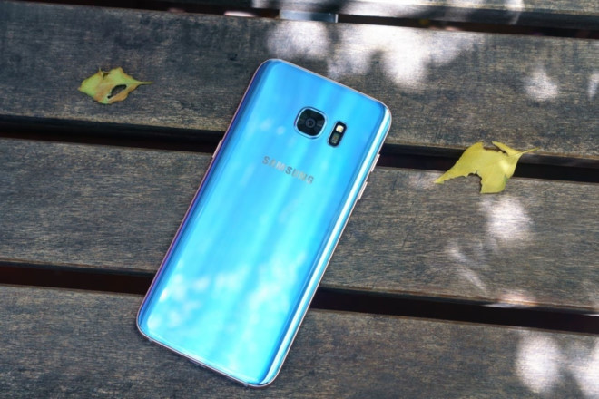 Samsung Galaxy S7 edge màu xanh coral sang trọng