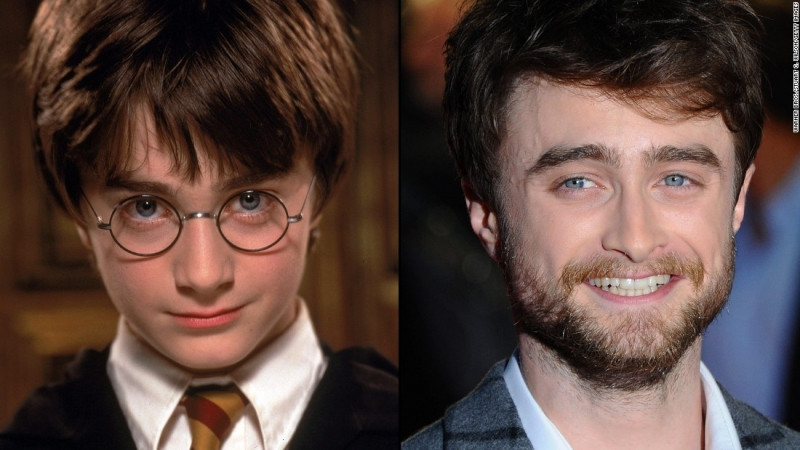 Harry không có gì thay đổi ngoại trừ bộ ria mép làm anh trông già hơn so với tuổi