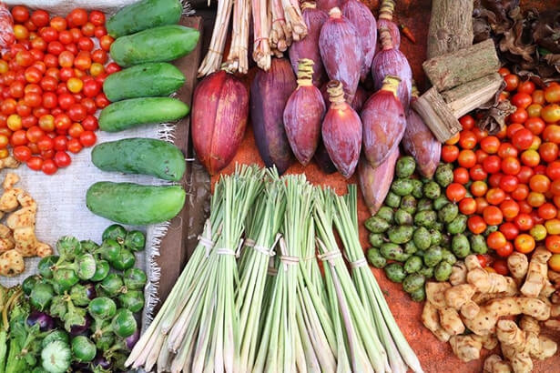 Chợ sáng trong hẻm nhỏ của Luang Prabang