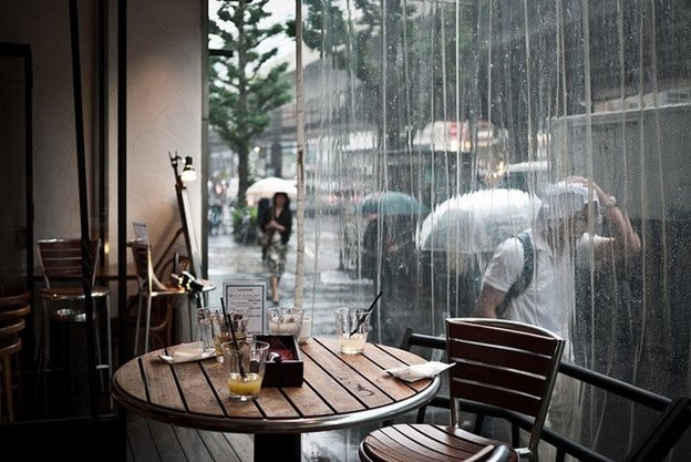 Cà phê ngắm mưa Đà Lạt (nguồn: dulich.vnexpress.net)