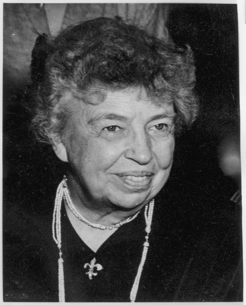Eleanor Roosevelt- chủ tọa ủy ban soạn thảo và chuẩn thuận Bản Tuyên Ngôn Nhân Quyền 1948