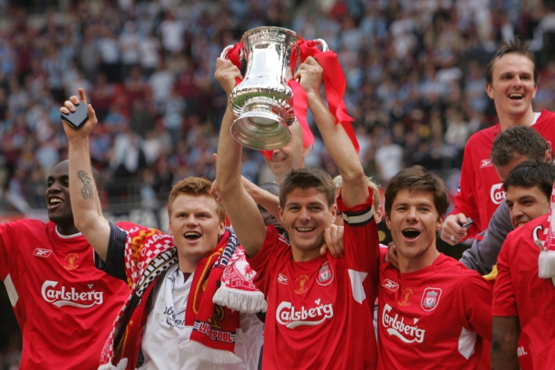 Gerrard, Alonso, Riise nâng cao chiếc cup vô địch năm 2006