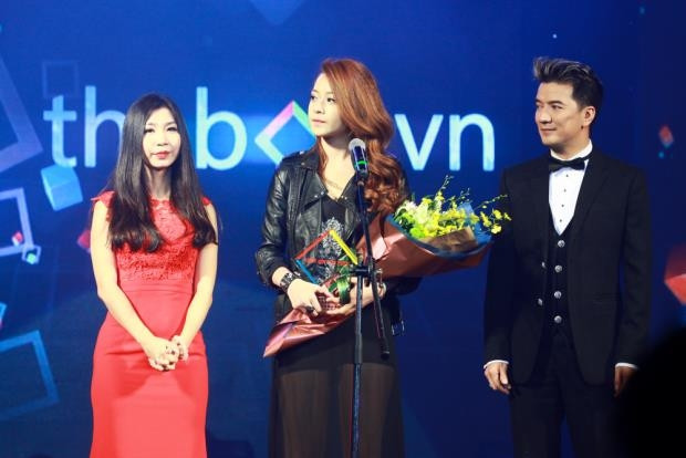 Chi Pu nhận giải thưởng tại Thebox Idol 2013