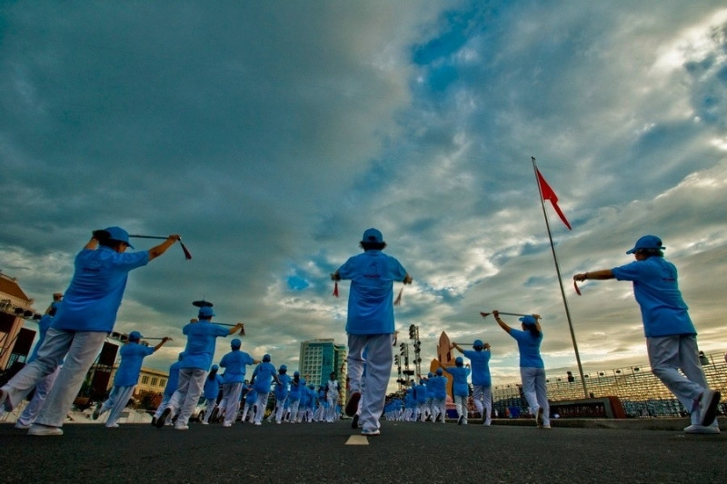 Thể dục dưỡng sinh trên biển - Festival biển Nha Trang 2017