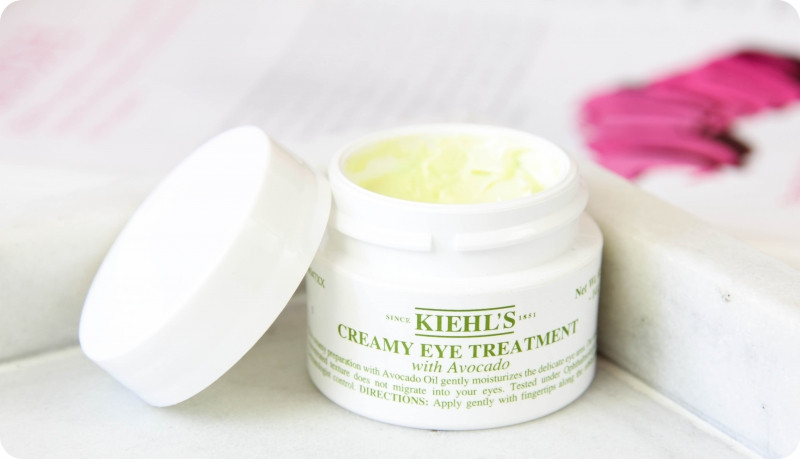 Kem KIEHL'S có tác dụng làm da vùng mắt bớt bị khô và trở nên ẩm mượt hơn.