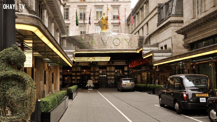 Khách sạn Savoy sở hữu không gian kiến trúc vô cùng sang trọng và độc đáo