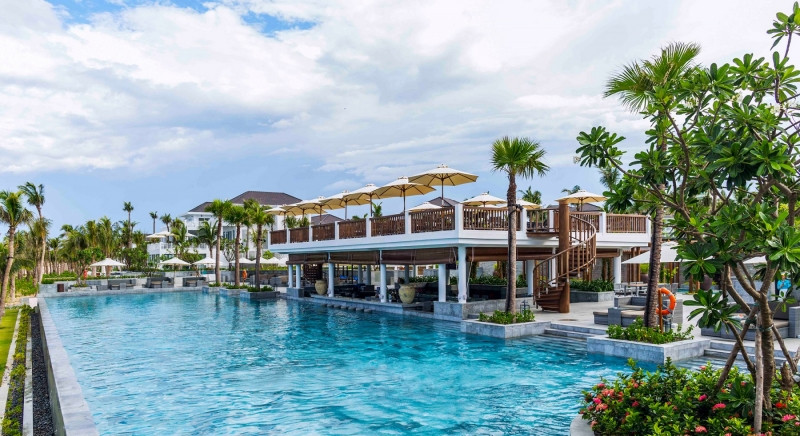 Một bể bơi riêng tại Premier Village Danang Resort