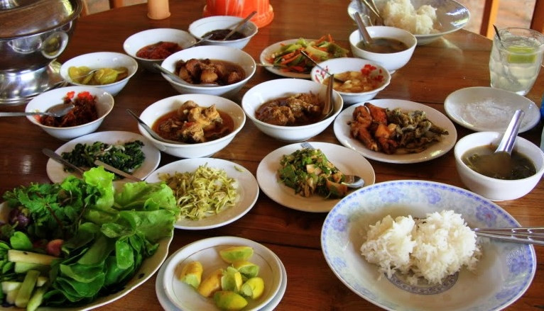 Ẩm thực tại Myanmar không quá đặc sắc, nhưng cũng không hề khó ăn