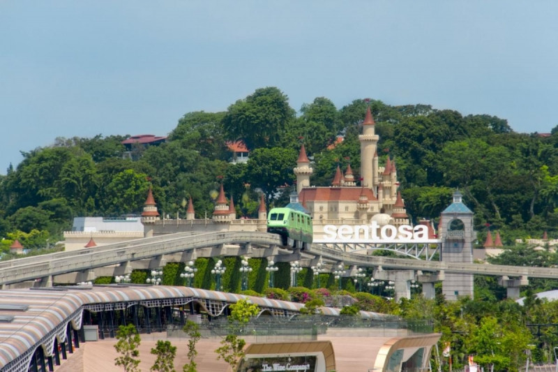 Đảo Sentosa là một điểm cực kỳ hút khách du lịch của Singapore