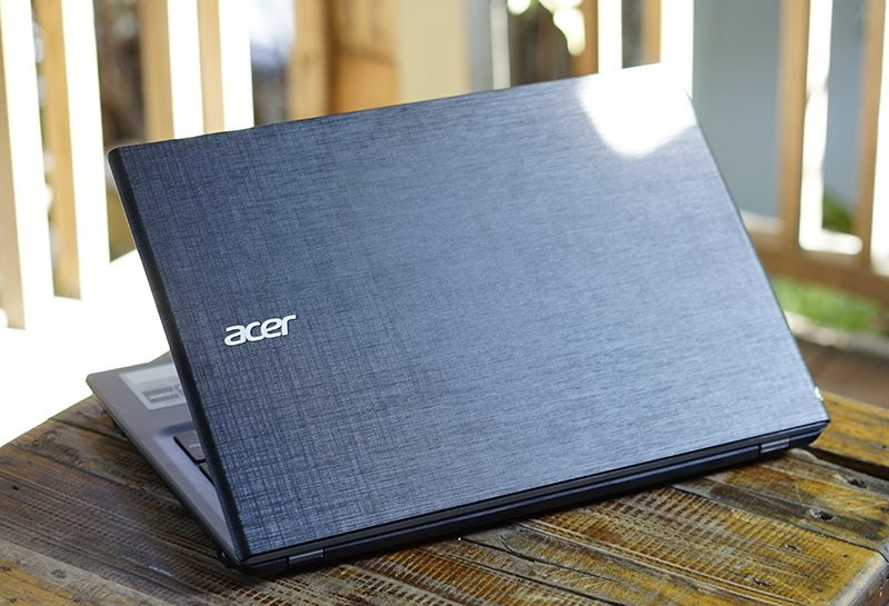 Hình dáng bên ngoài của Acer E5-573-35X5