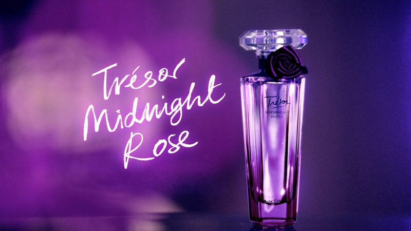 Tresor Midnight Rose với màu tím mê hoặc với thời gian