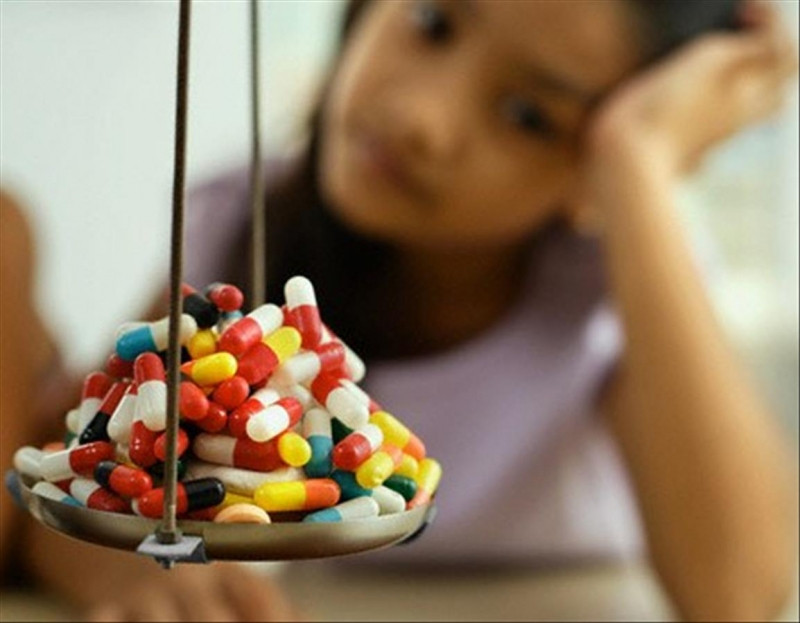 Cha mẹ tùy tiện cho trẻ sử dụng thuốc điều trị ho và cảm cúm có thể gây hại cho trẻ