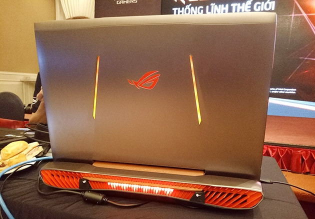 Asus ROG G752 có thiết kế cực kỳ cứng cáp và mạnh mẽ